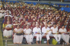 Engrossed devotees at Ganesh Kala Krida Hall during "Geeta Mahayajnya 2017"